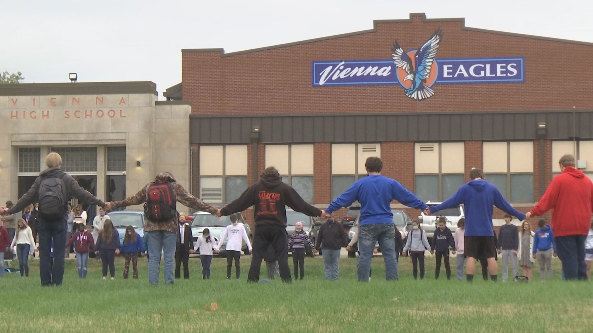 vienna hs prayer circle 2.jpg